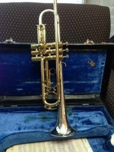 King Silversonic trumpet and case