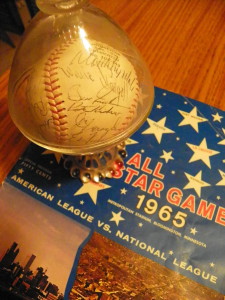 I can make out Willie Stargell's signature here. Who do you see?
