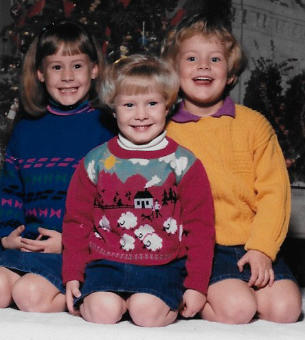 Gillian is in the center flanked by her sister Hilary on the left and Kendra on the right. Gillian would have been about 4 here. [All rights protected]